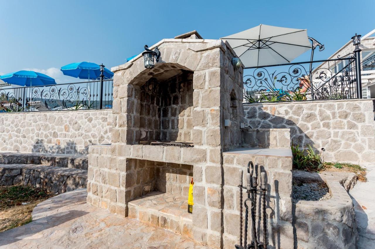 Lustica Apartments 외부 사진