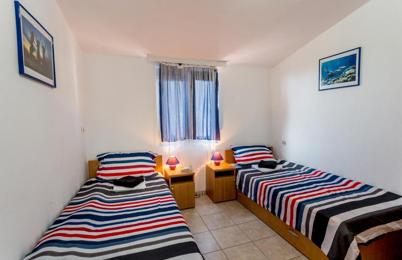 Lustica Apartments 외부 사진