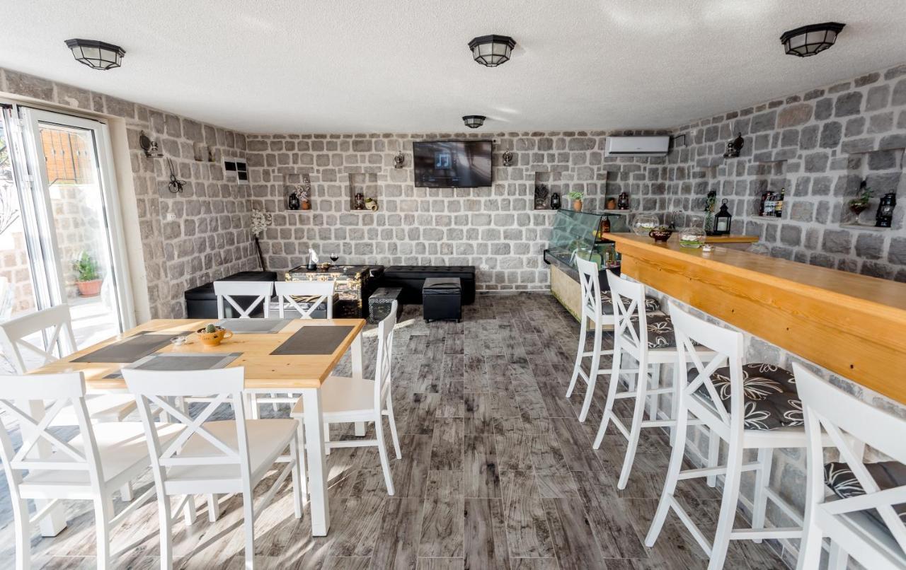 Lustica Apartments 외부 사진