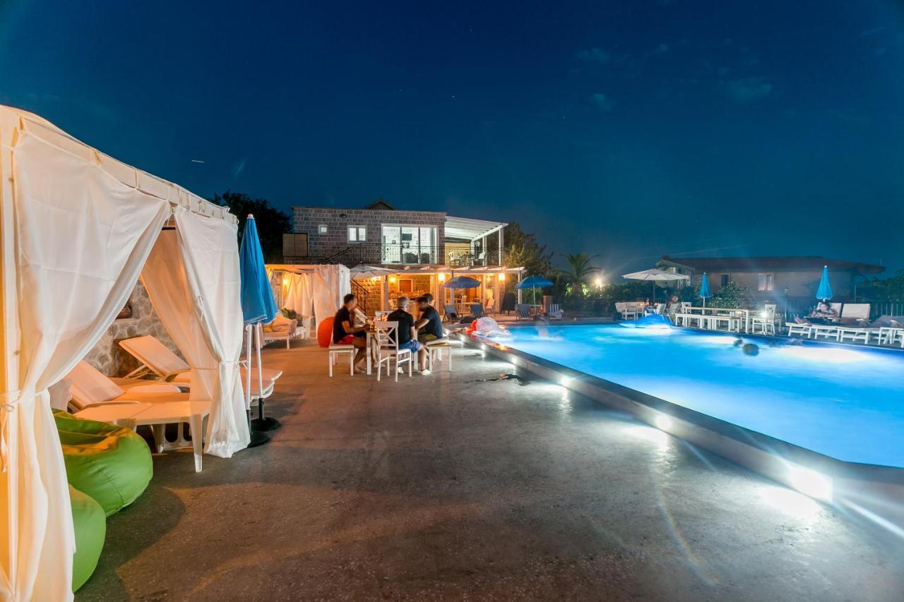 Lustica Apartments 외부 사진