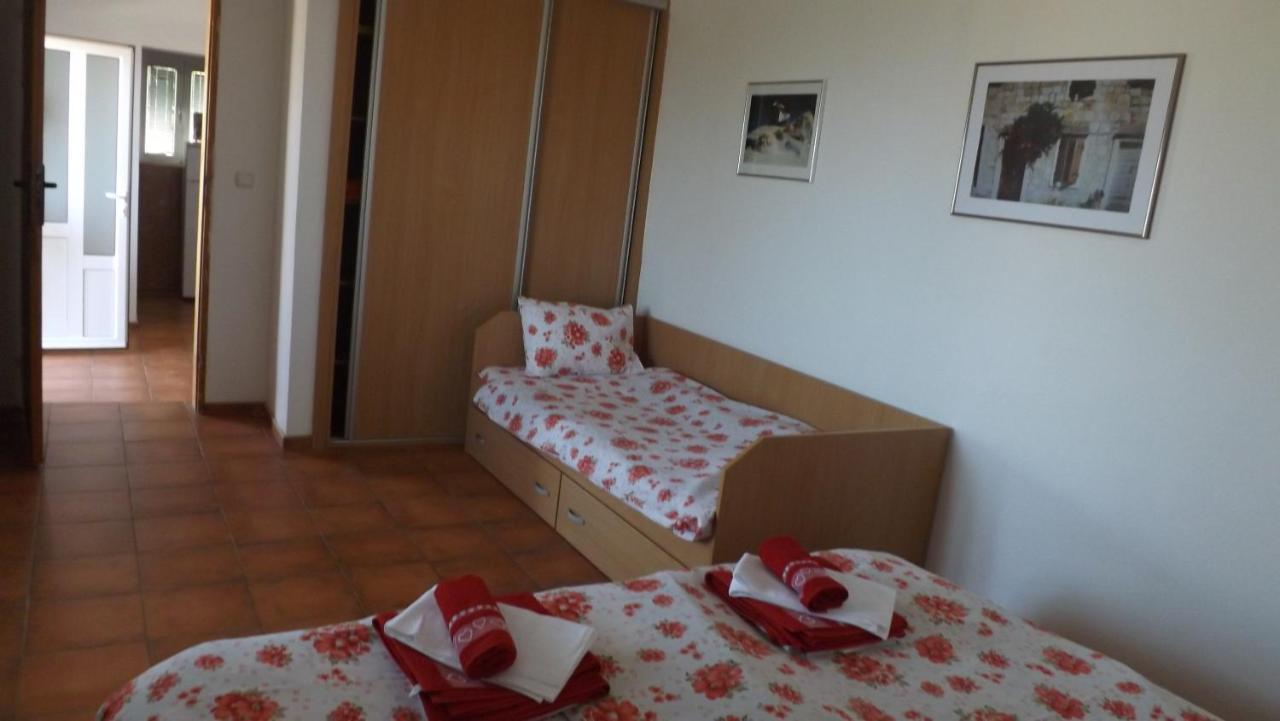Lustica Apartments 외부 사진