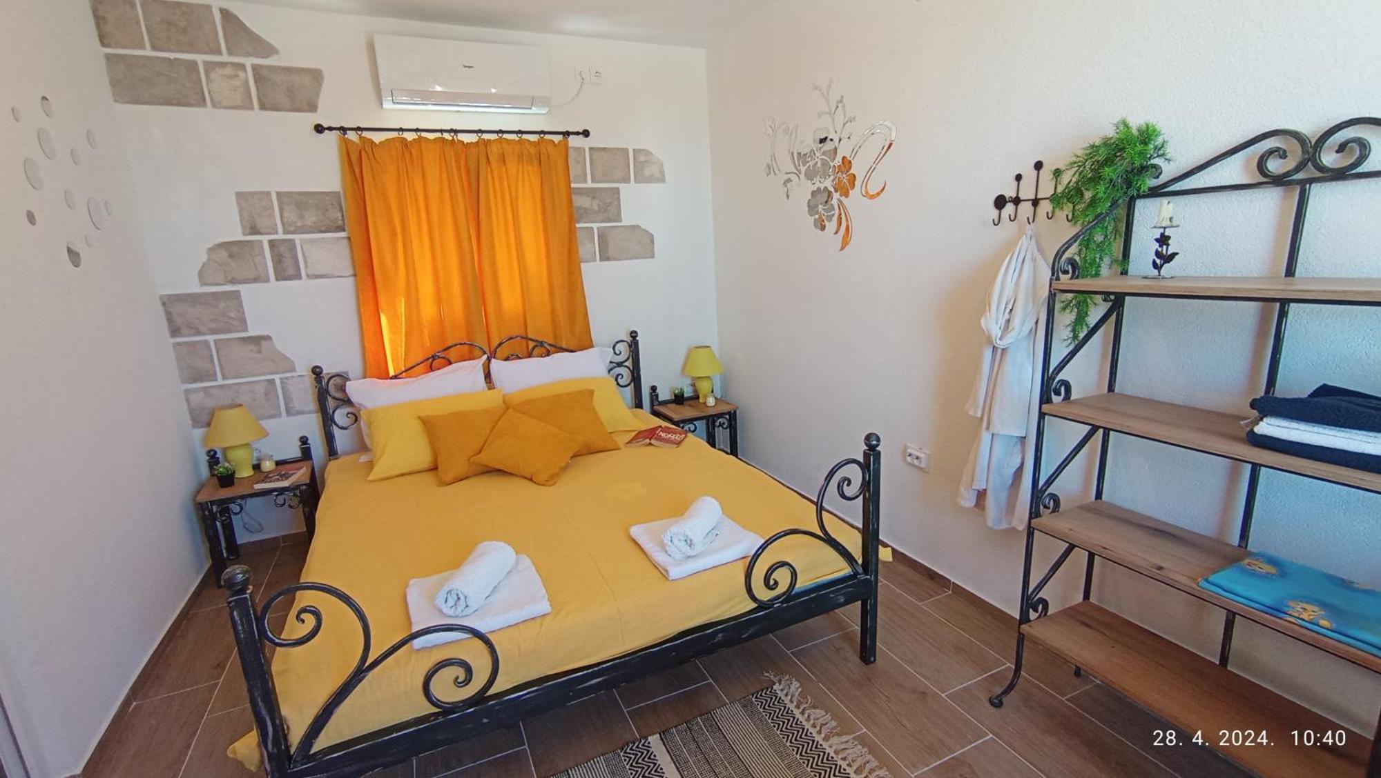Lustica Apartments 외부 사진